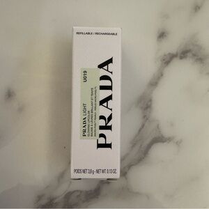 Prada Light Glowing lipcolor U019 Brown